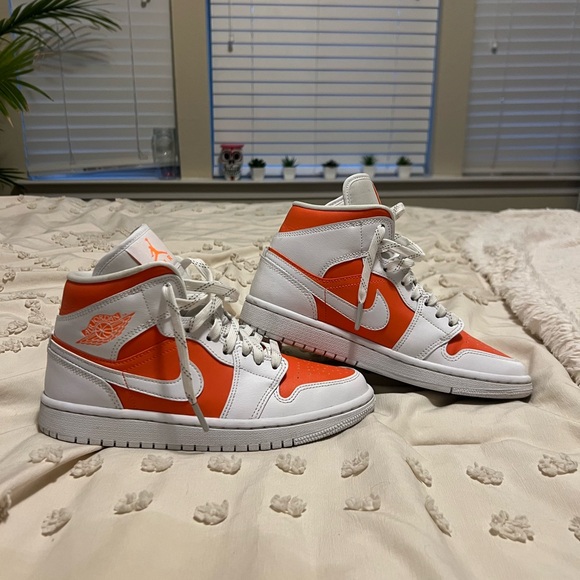 Air Jordan 1s “Bright Citrus” MID - Picture 3 of 5
